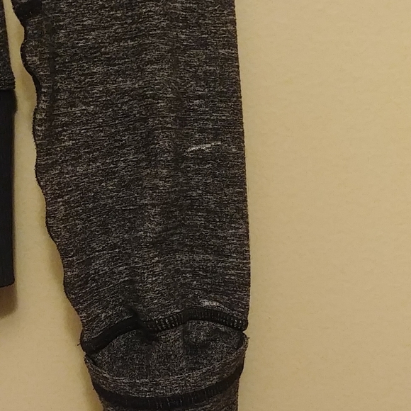 Lululemon running 1/2 zip - Picture 3 of 4